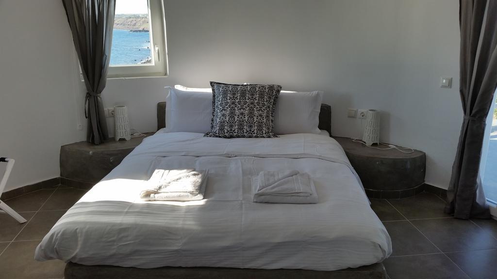 Abelomilos Exclusive Villa Imerovigli  Zimmer foto